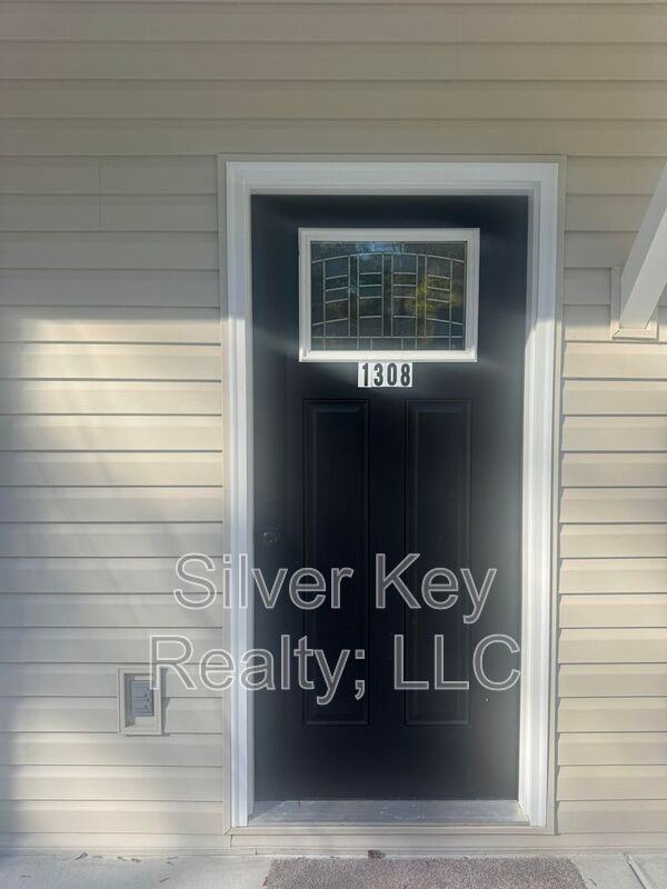 Summitt St #1308 - Photo 3 of 18