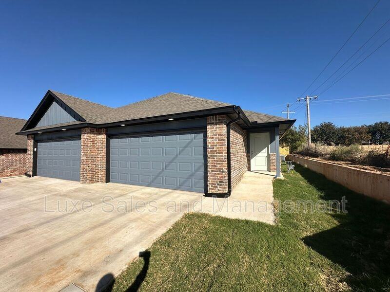 11500 Mackenzie Way - Photo 2 of 33