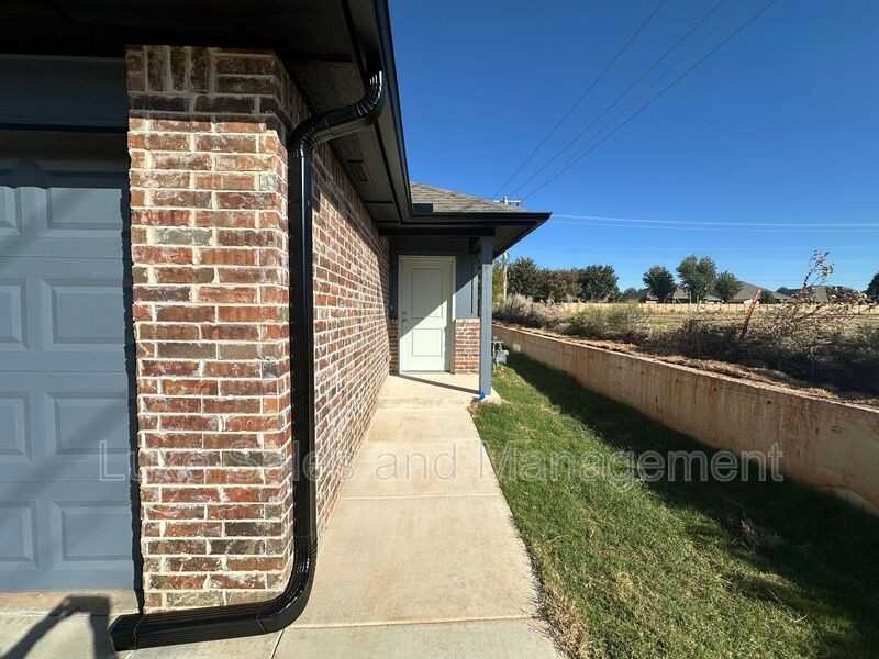 11500 Mackenzie Way - Photo 3 of 33