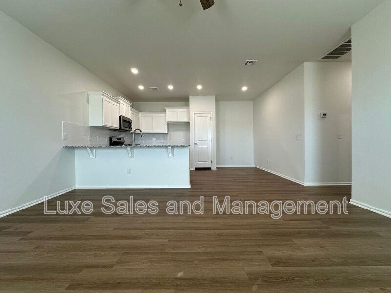 11500 Mackenzie Way - Photo 6 of 33