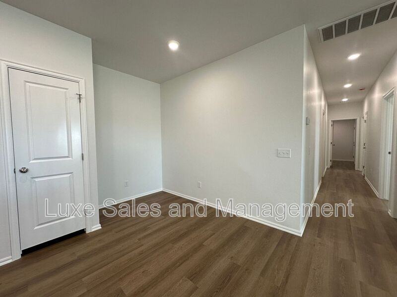 11500 Mackenzie Way - Photo 7 of 33