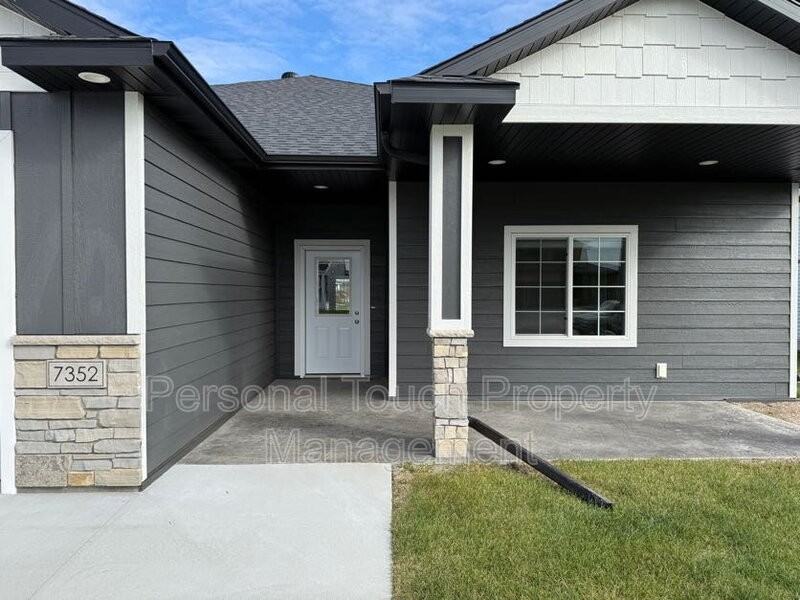 7352 Eagle Pointe Dr S - Photo 2 of 50