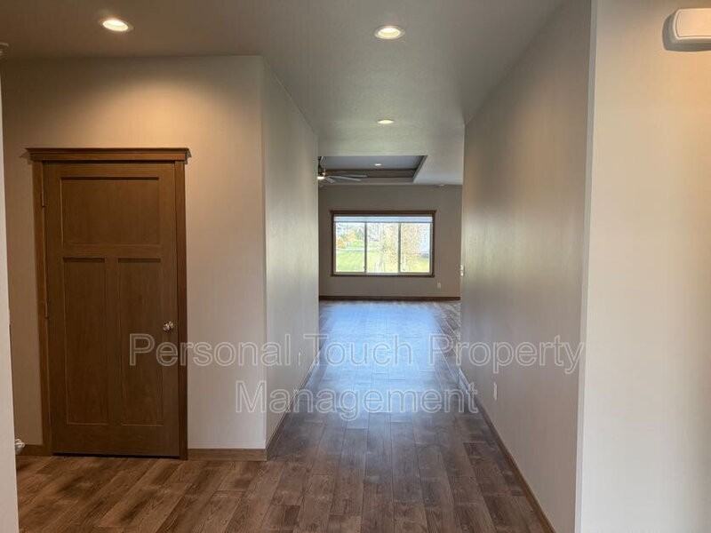 7352 Eagle Pointe Dr S - Photo 3 of 50