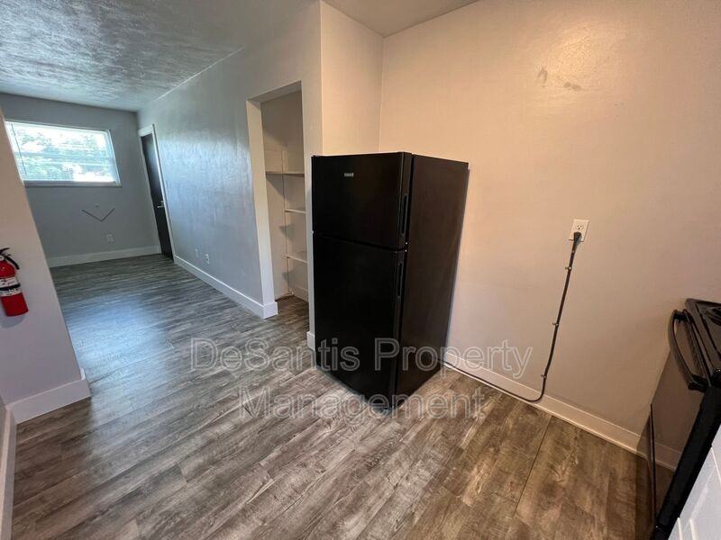 639 Russian St #9 - Photo 4 of 16