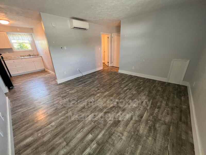 639 Russian St #9 - Photo 6 of 16