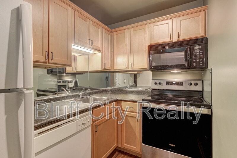 654 Anderson St - Photo 7 of 14