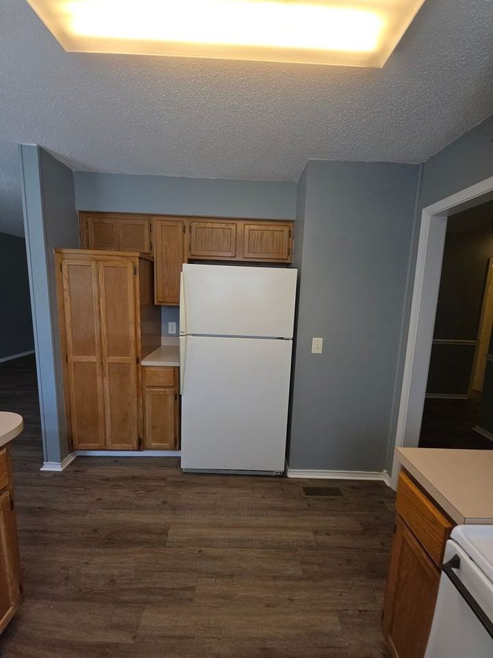 408 Austin Cir - Photo 4 of 23