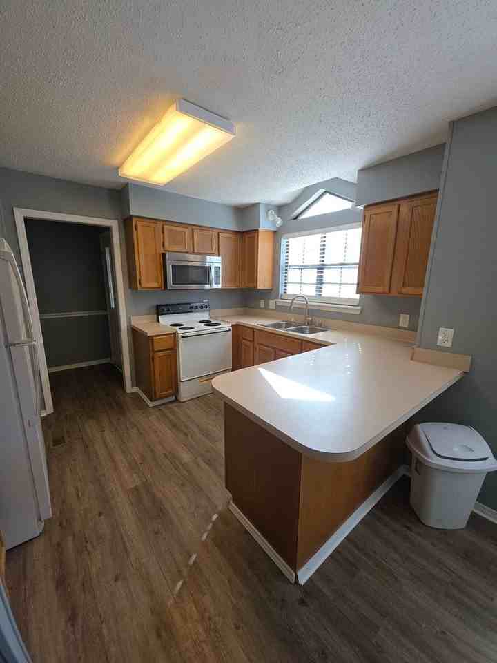 408 Austin Cir - Photo 5 of 23