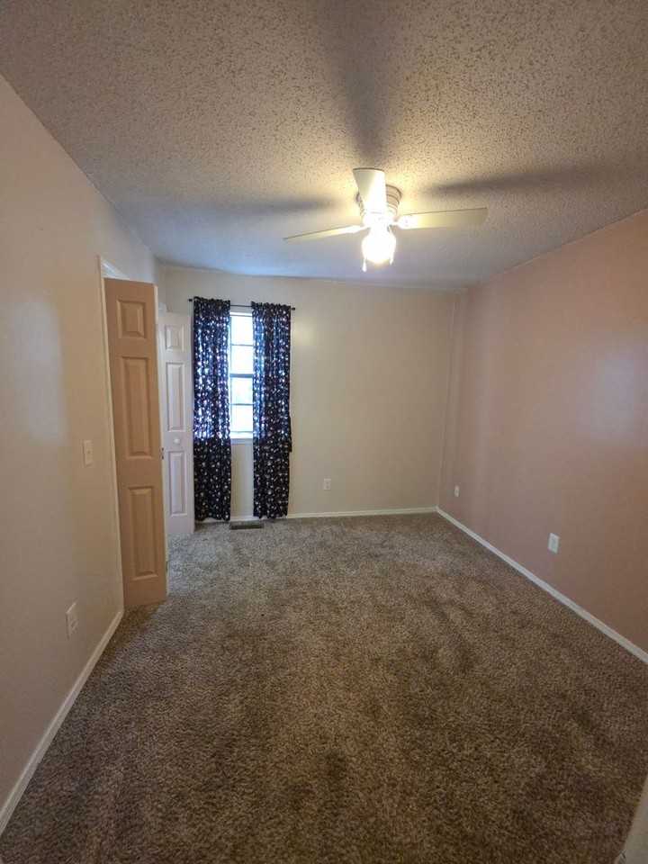 408 Austin Cir - Photo 7 of 23