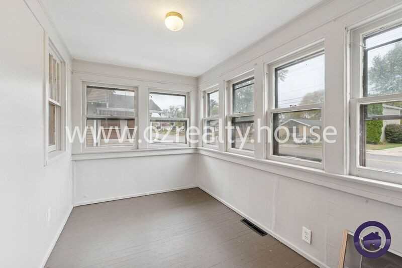 1749 Berdan Avenue - Photo 4 of 19