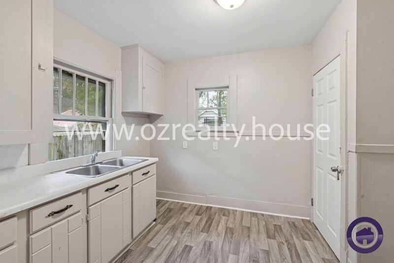 1749 Berdan Avenue - Photo 5 of 19