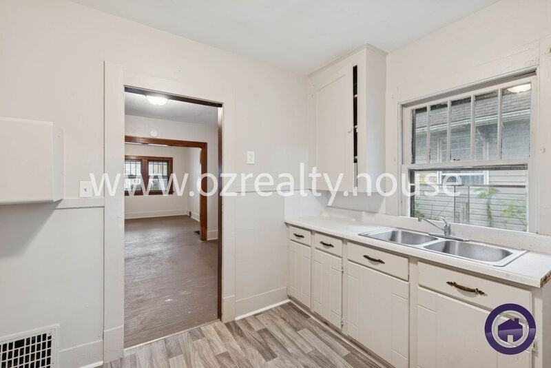 1749 Berdan Avenue - Photo 6 of 19