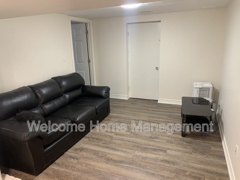 110 Elgin St - Photo 4 of 9