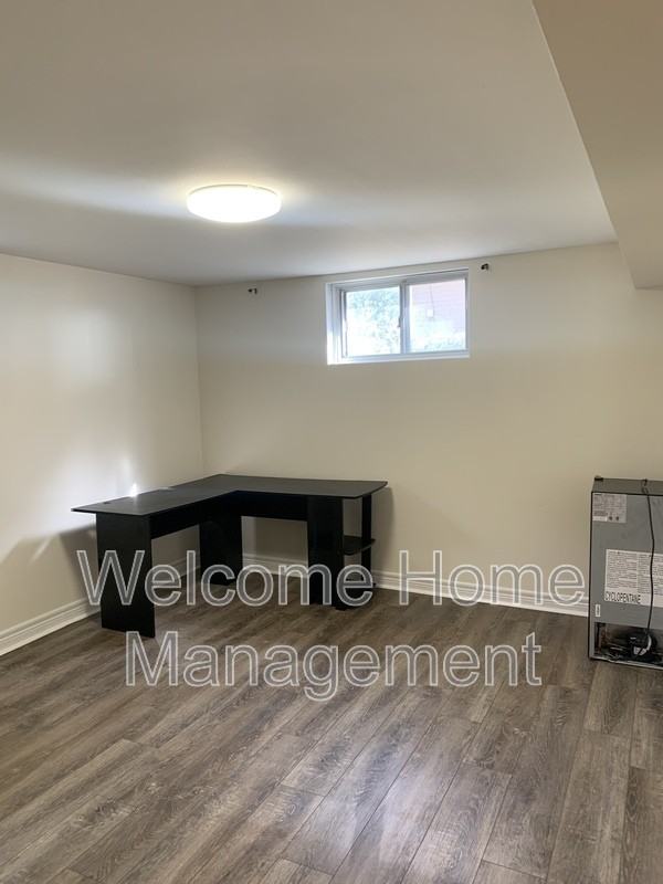 110 Elgin St - Photo 6 of 9