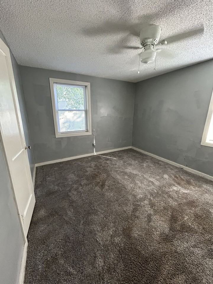 468 Fieldcrest Dr - Photo 7 of 11