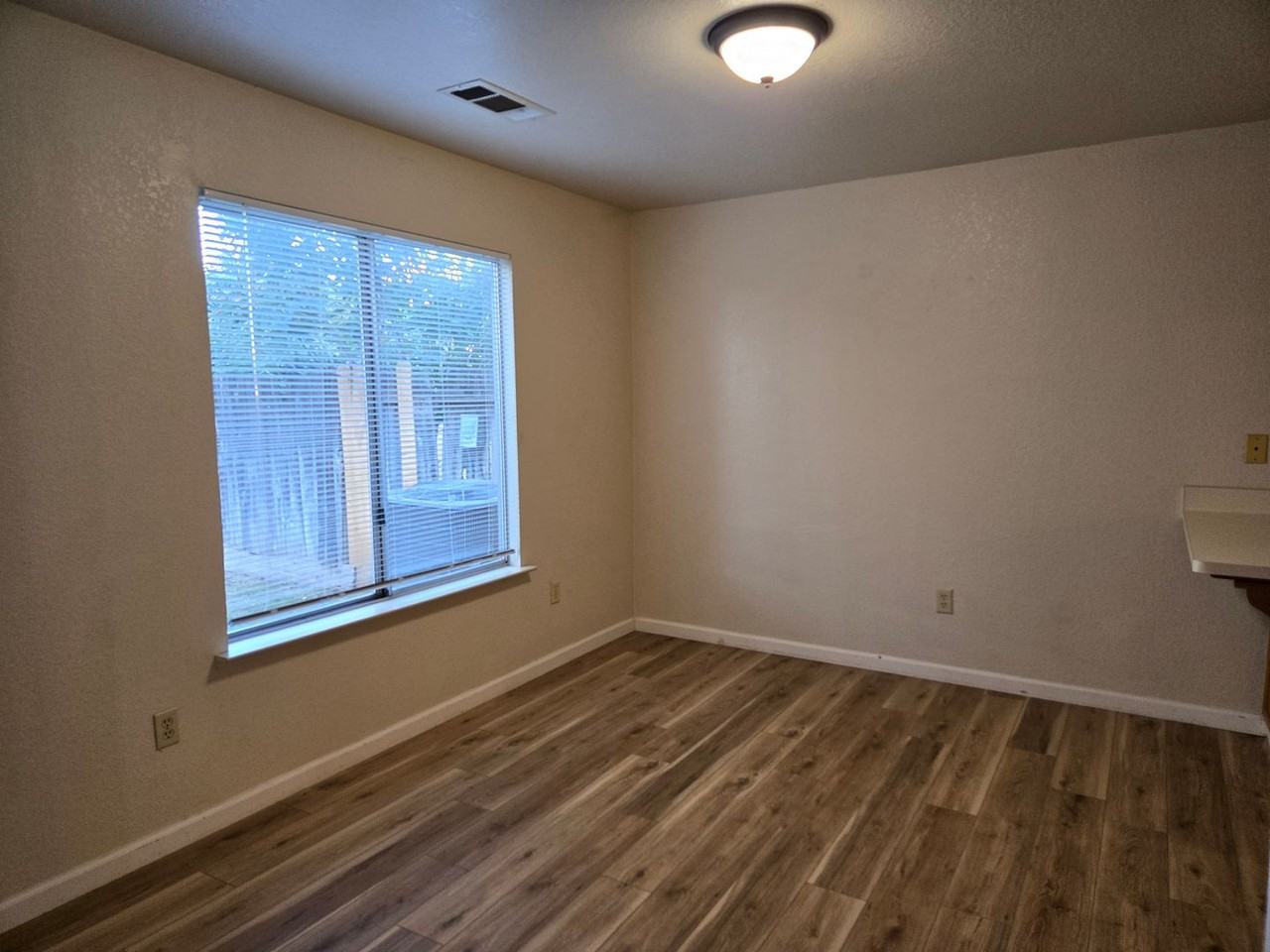 1923 Glen Ridge Dr - Photo 3 of 12