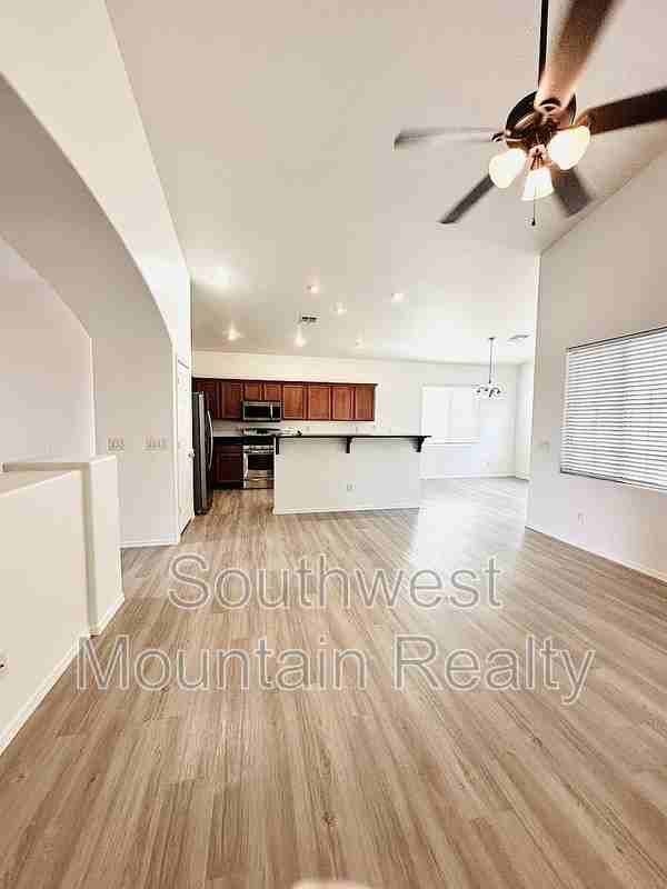 2070 East Indigo Drive - Photo 2 of 20