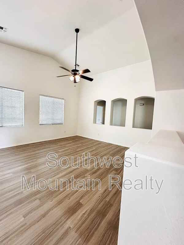 2070 East Indigo Drive - Photo 3 of 20