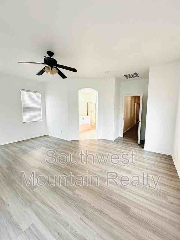 2070 East Indigo Drive - Photo 6 of 20