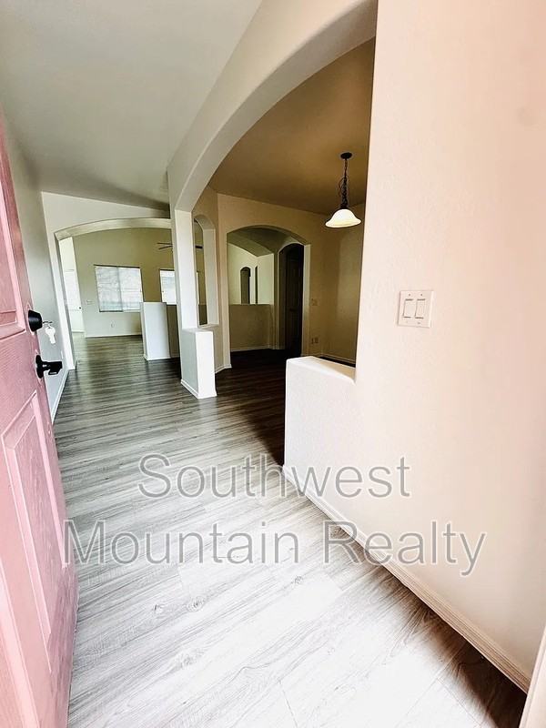 2070 East Indigo Drive - Photo 7 of 20