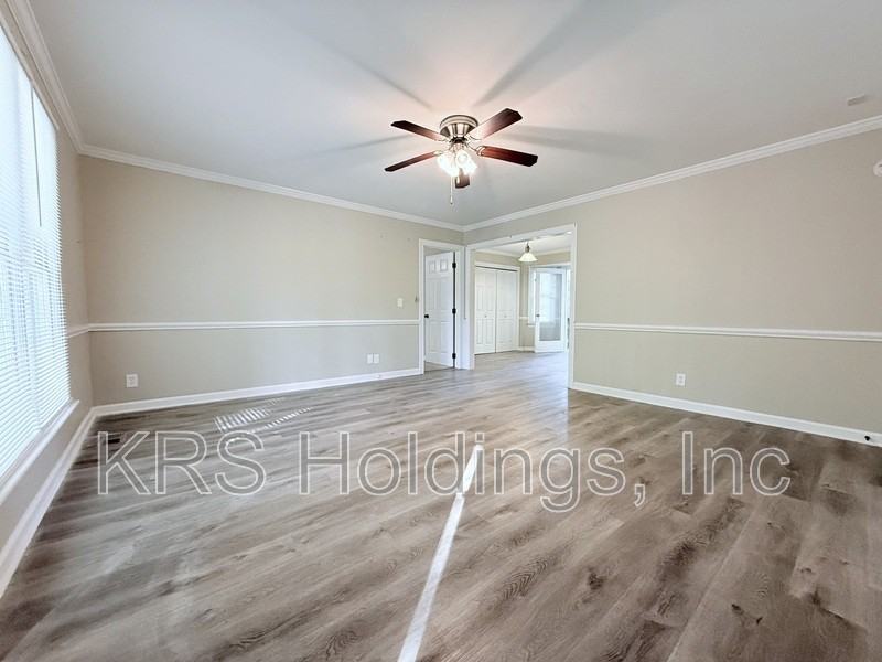 1118 Country Club Ln - Photo 3 of 19