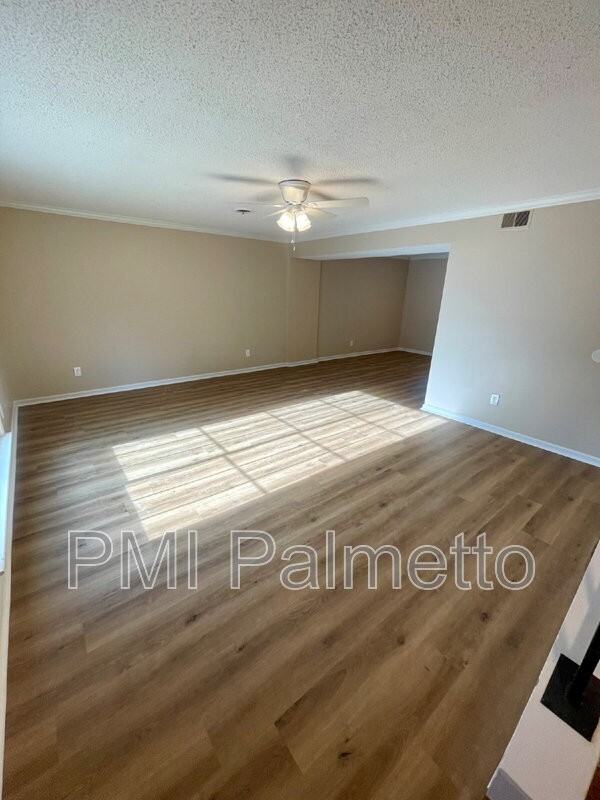 4704 Palm Tree Ln - Photo 3 of 18