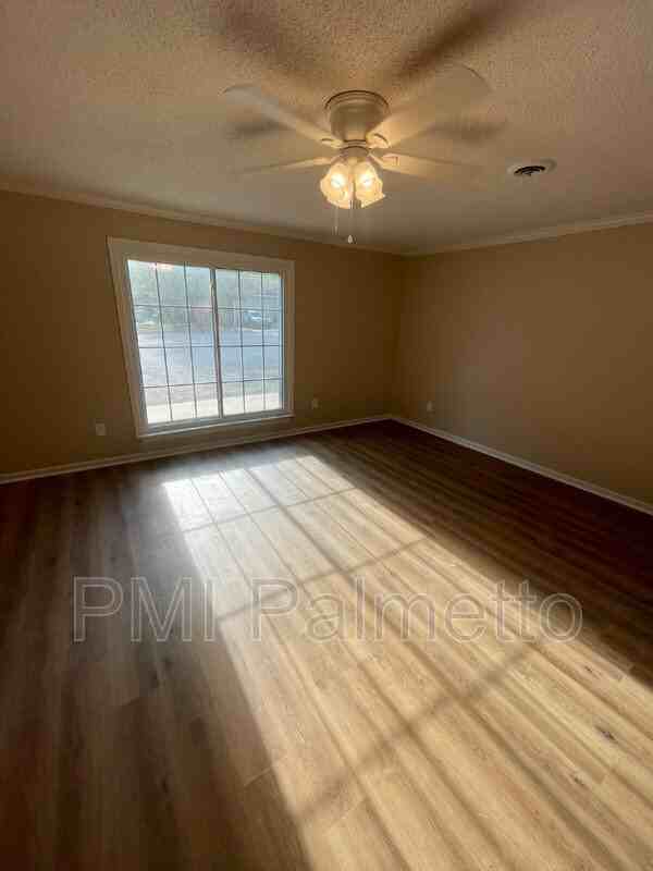 4704 Palm Tree Ln - Photo 4 of 18