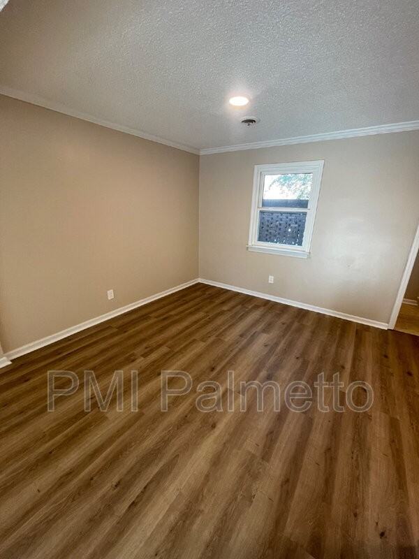 4704 Palm Tree Ln - Photo 5 of 18