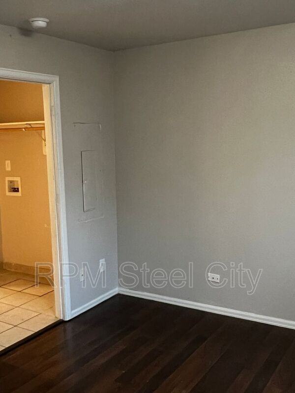 1719 Oakshire Ln #D - Photo 4 of 10