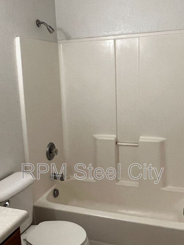 1719 Oakshire Ln #D - Photo 6 of 10