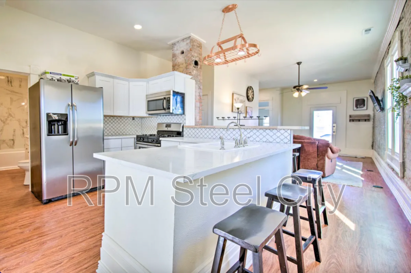 706 Wilson Ave - Photo 2 of 21