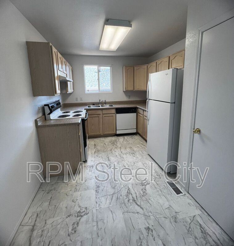 4908 Prospect Dr - Photo 3 of 11