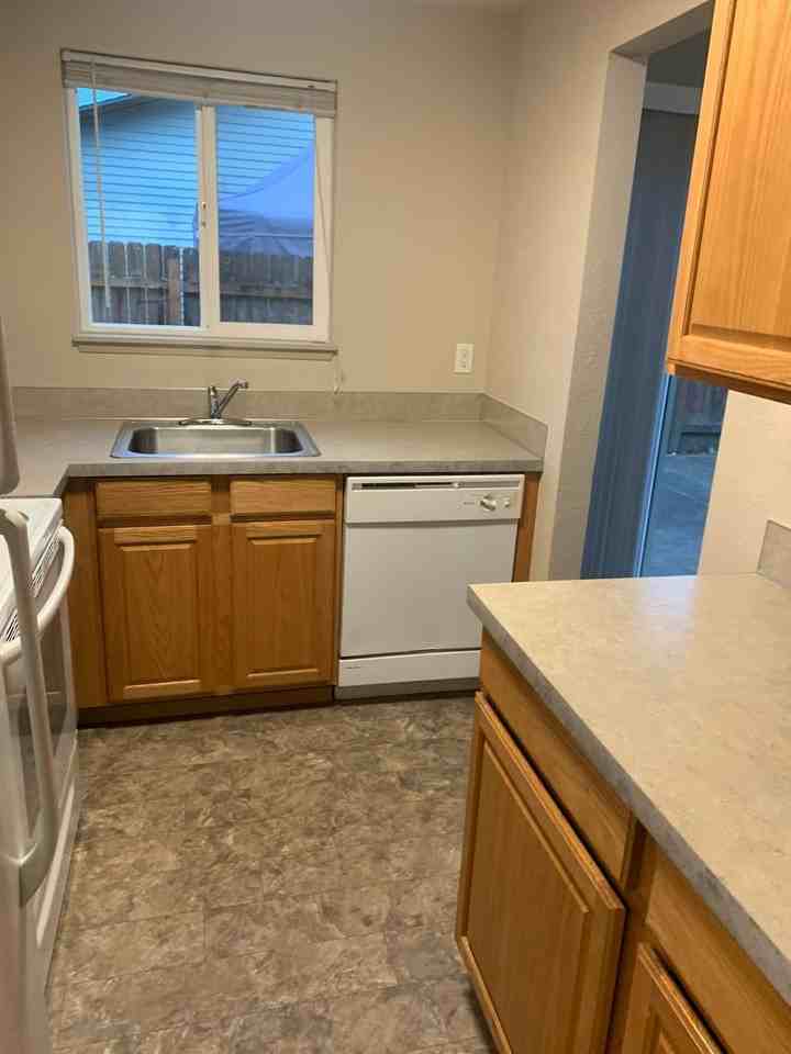 1214 12th Avenue Northwest - Photo 5 of 15