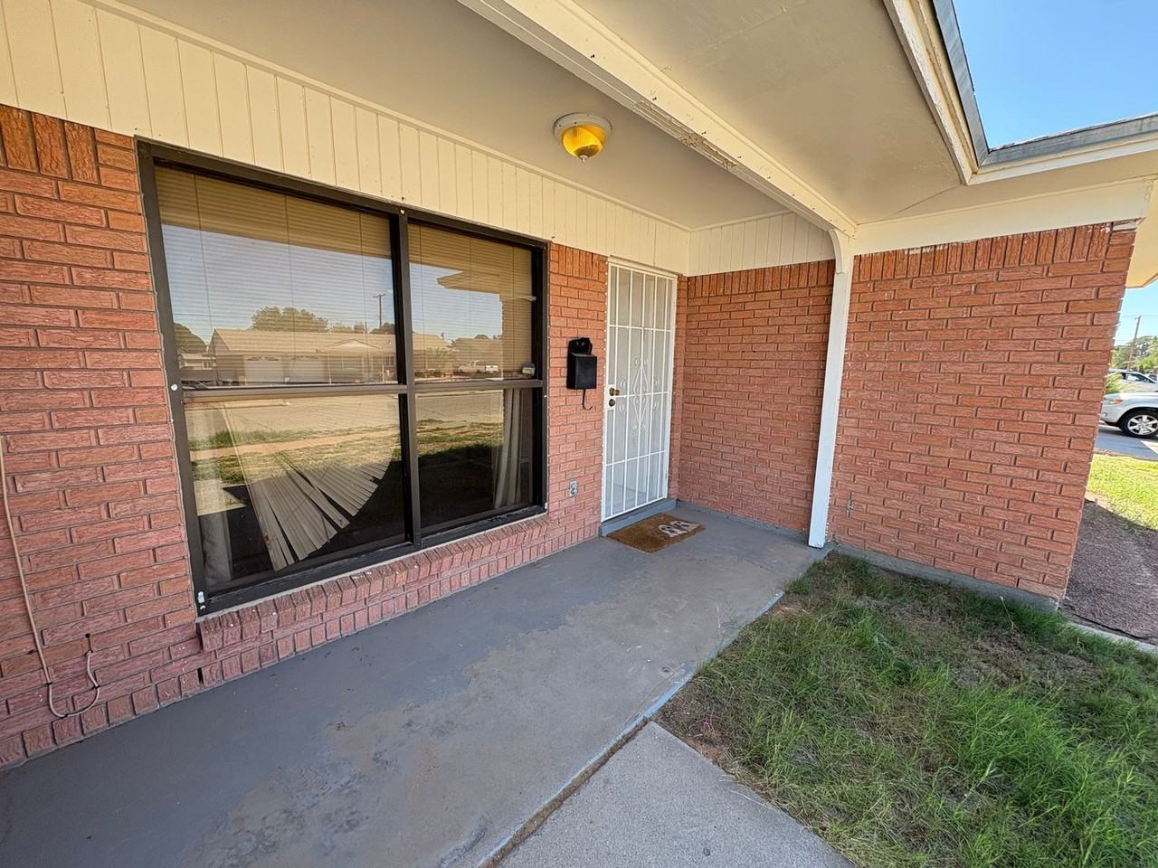 3420 Dundee St - Photo 3 of 10