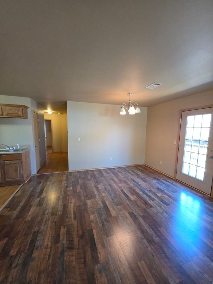 813 W 14th St - Photo 4 of 28