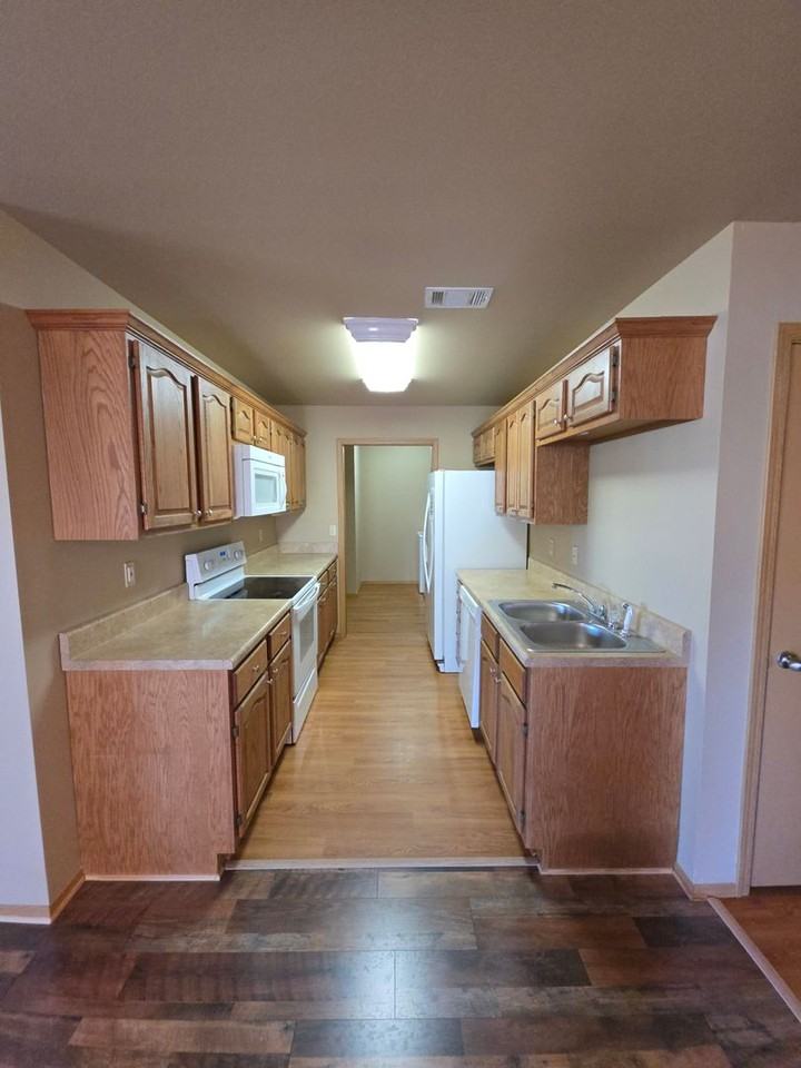 813 W 14th St - Photo 5 of 28