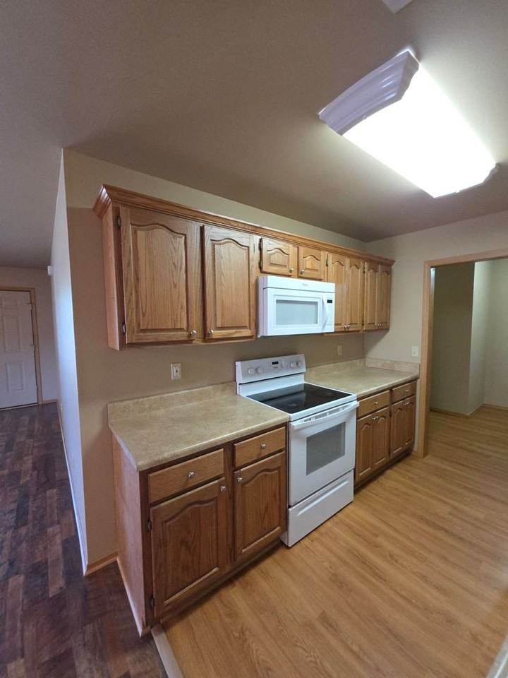 813 W 14th St - Photo 6 of 28