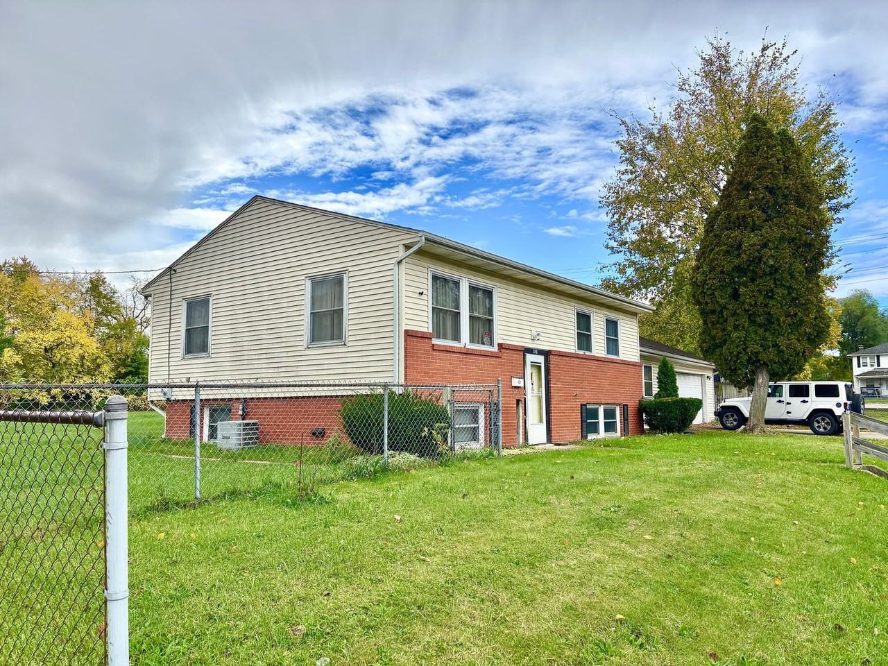 2306 Elwood Ave - Photo 3 of 24