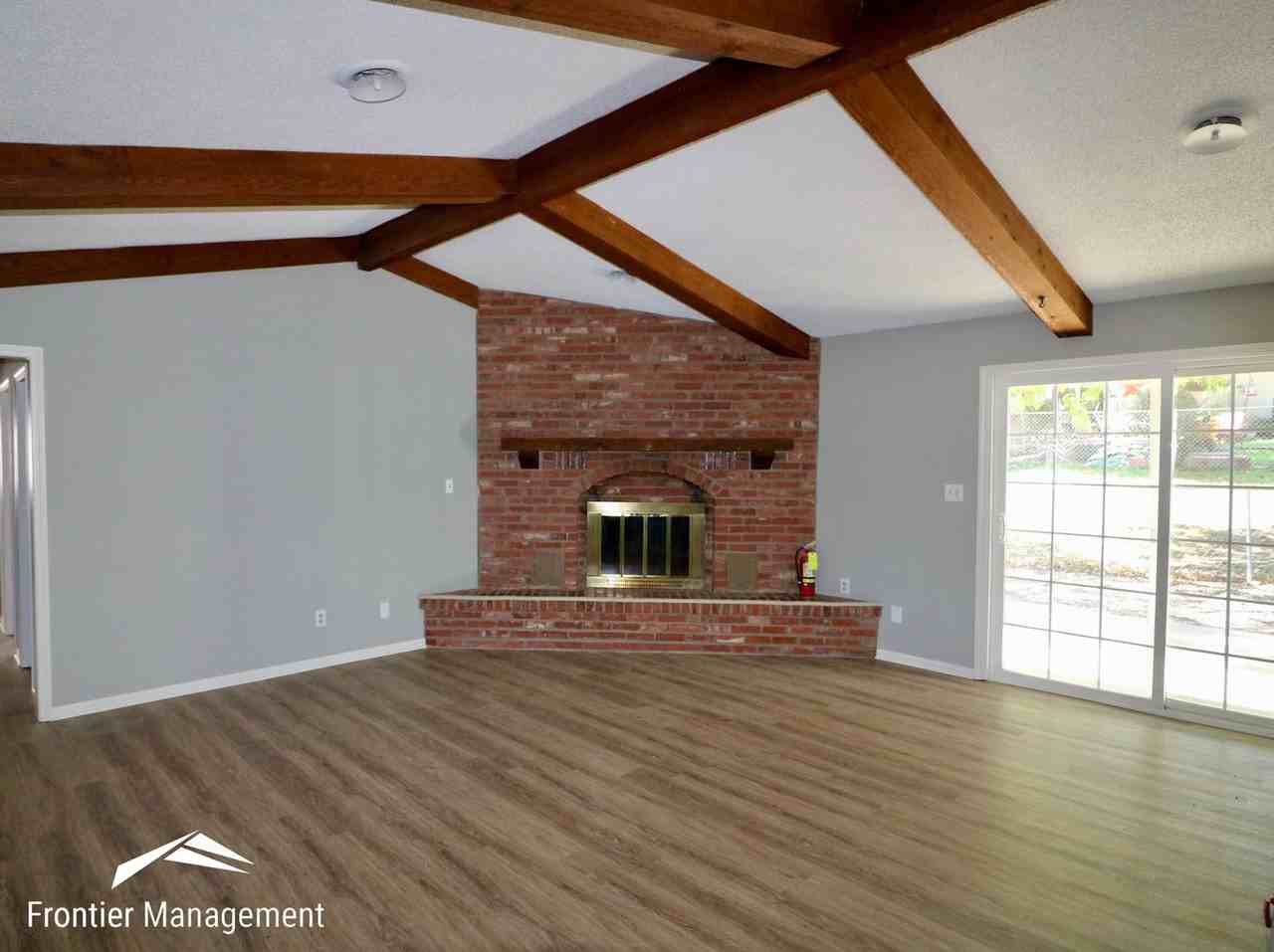 2101 Essex Sq - Photo 3 of 12