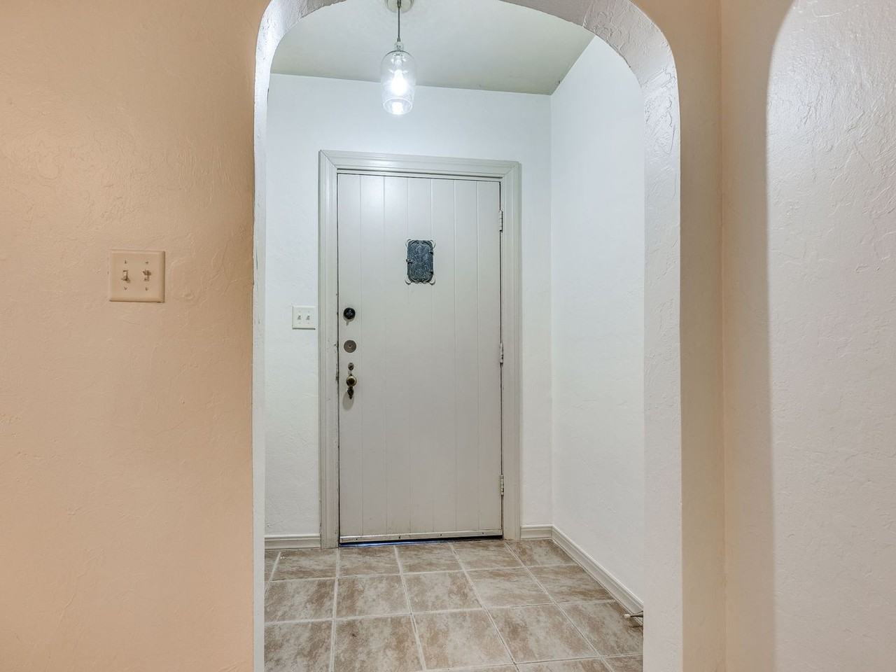 1708 Nw 40th St - Photo 3 of 16