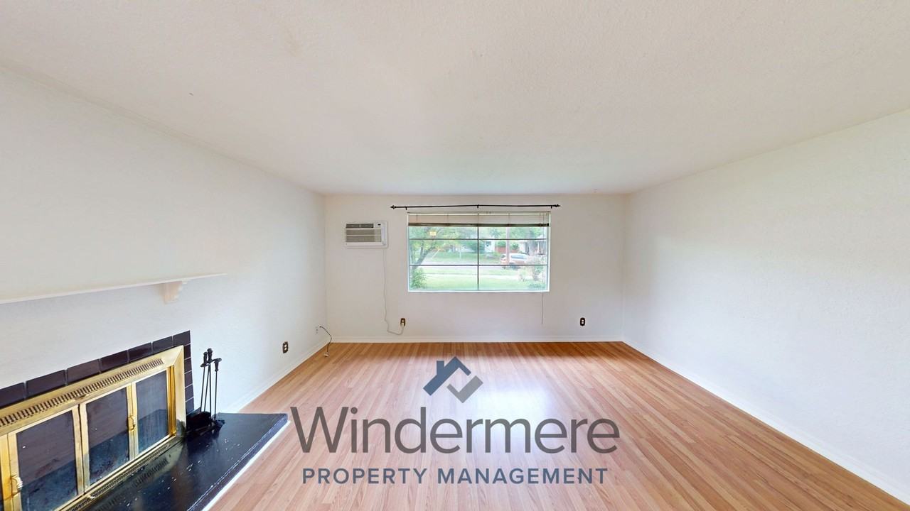 114 South Clinton Street - Photo 4 of 19