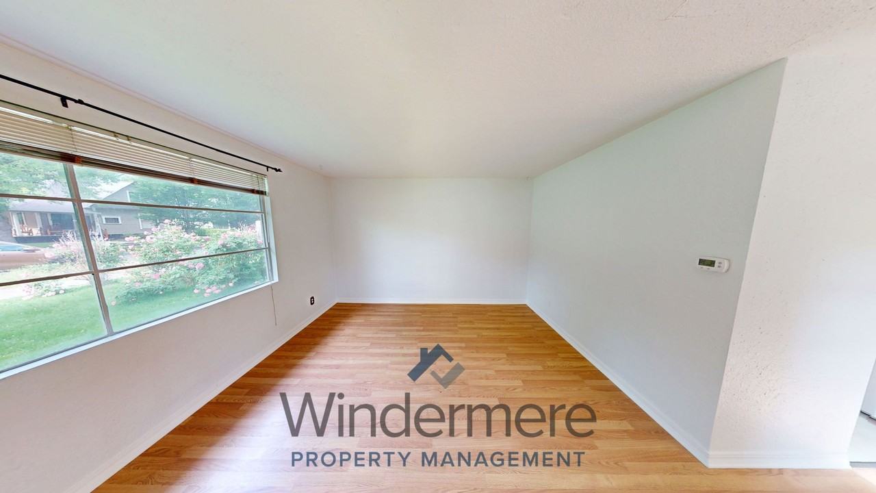 114 South Clinton Street - Photo 5 of 19