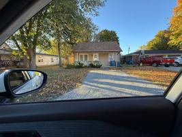 featured image of 405 E Broadway Ave