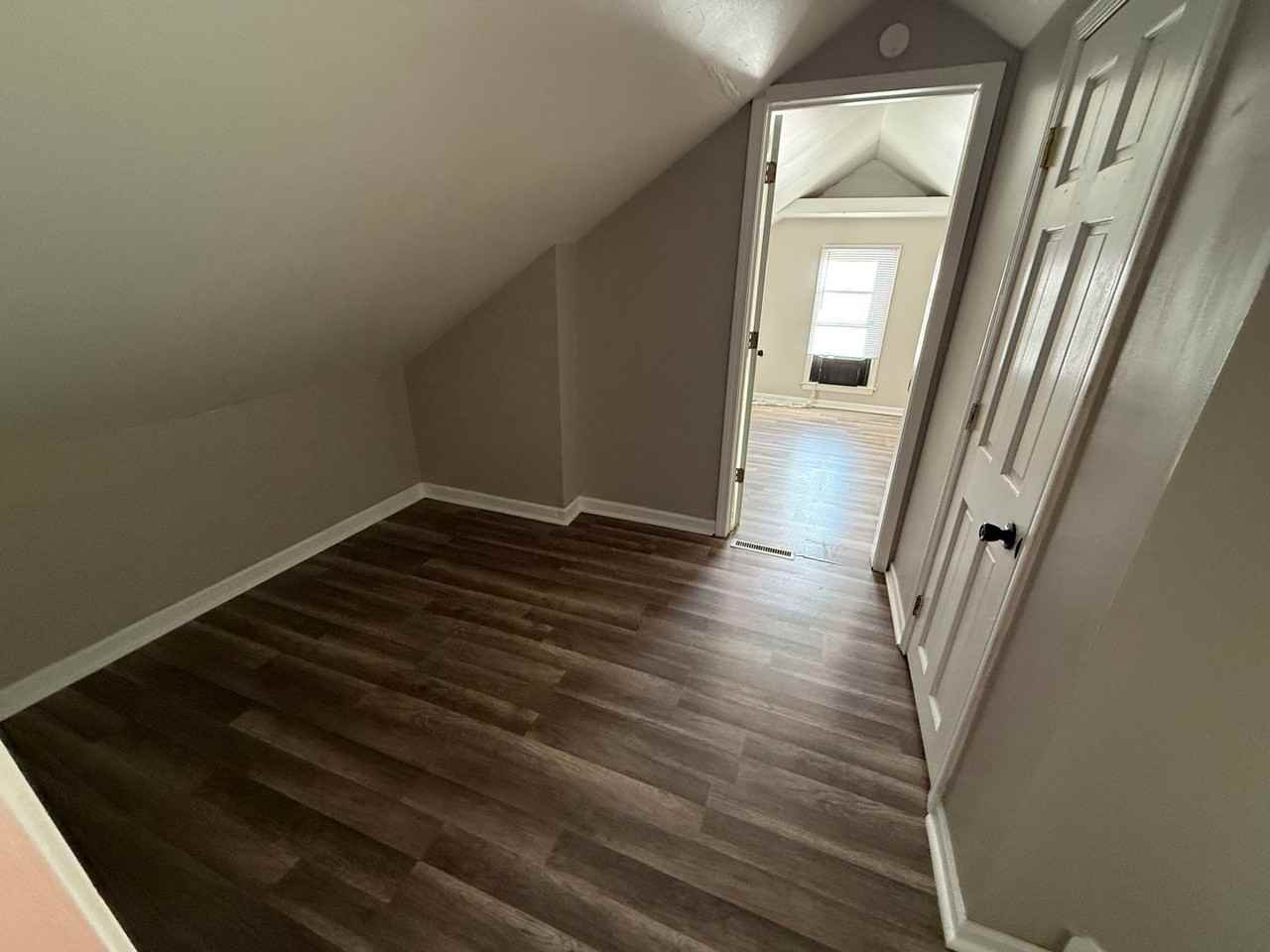 405 E Broadway Ave - Photo 2 of 20