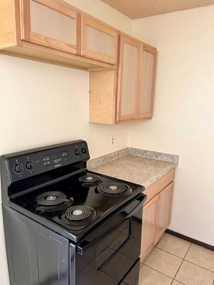 8303 South Camay Avenue - Photo 6 of 13