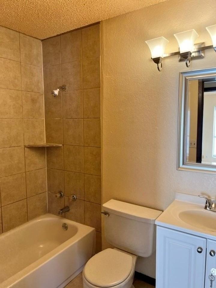 8303 South Camay Avenue - Photo 5 of 13