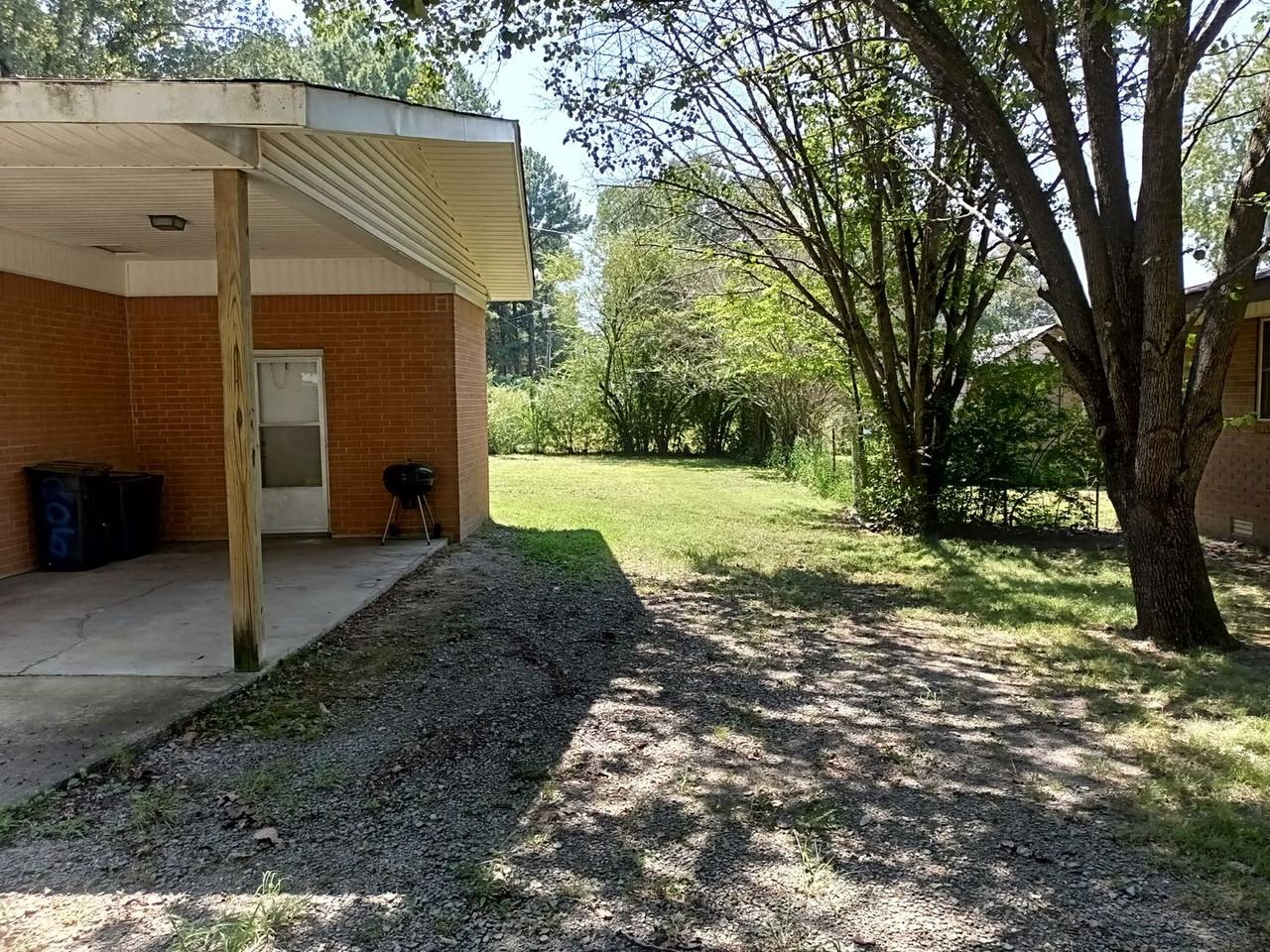 205 Trailwood Dr - Photo 3 of 21