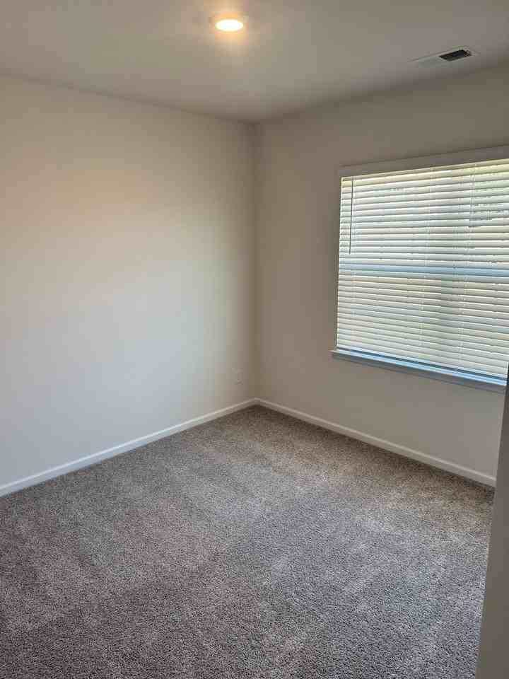 136 Scotsway Ct - Photo 3 of 23