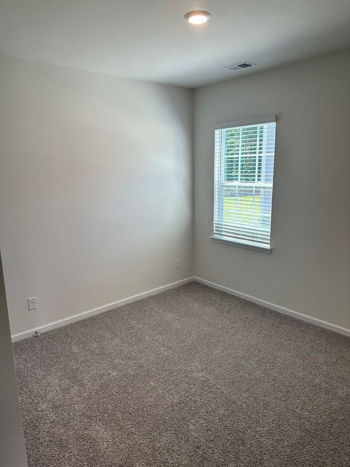 136 Scotsway Ct - Photo 6 of 23