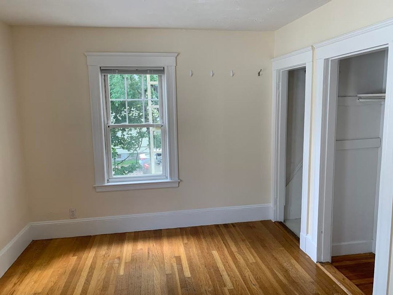 264 Foster St - Photo 7 of 11